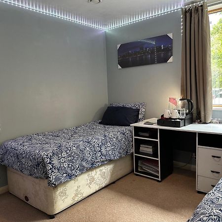 Апартаменти London Gateway Get-Away Гаунслоу Екстер'єр фото